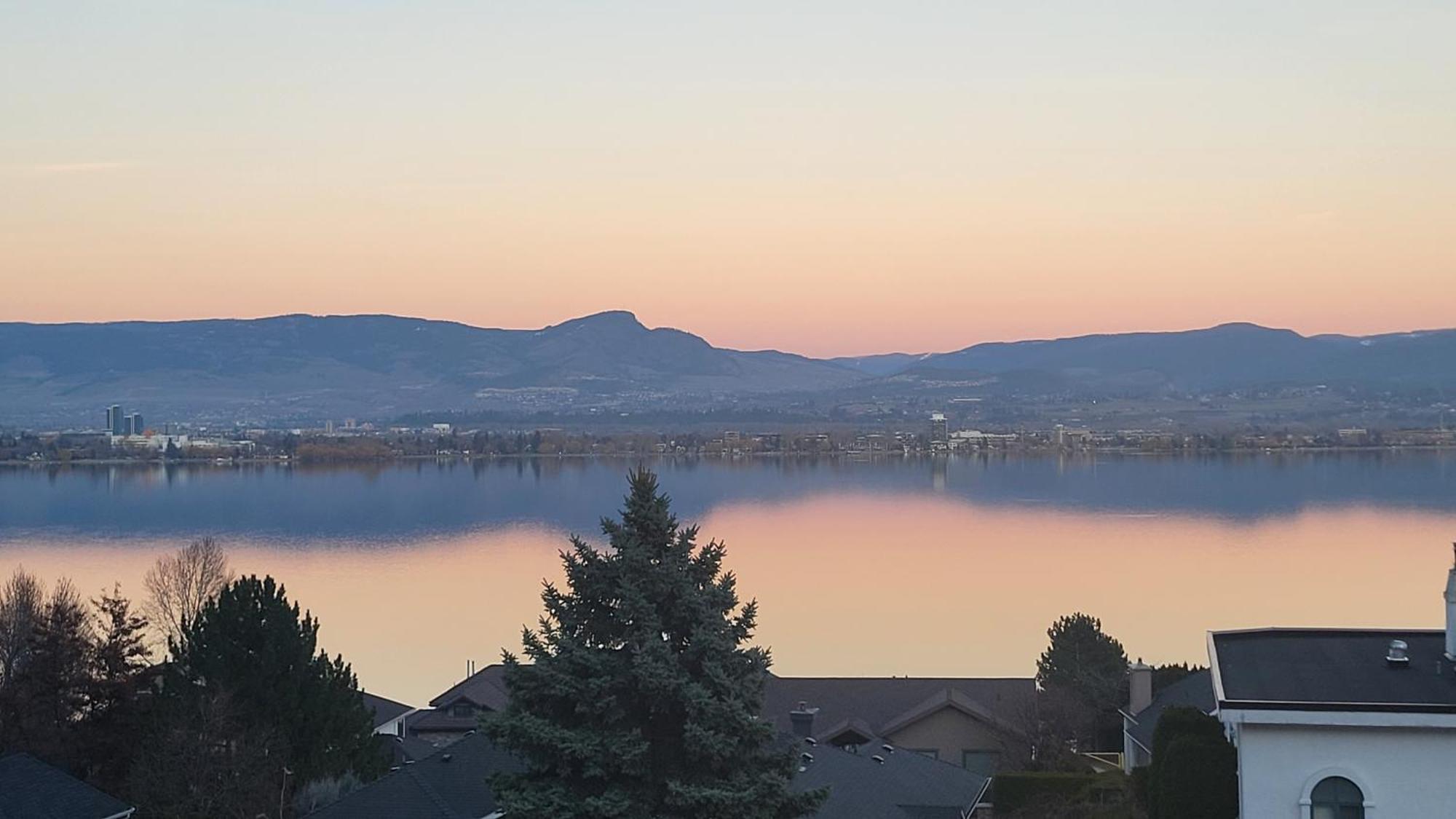 Lakeview Oasis Bed And Breakfast West Kelowna Esterno foto