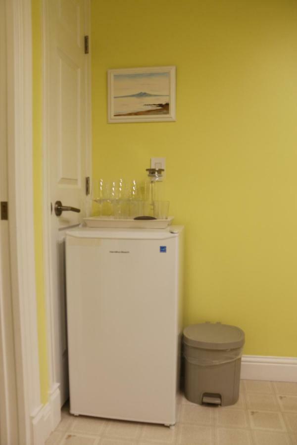 Lakeview Oasis Bed And Breakfast West Kelowna Esterno foto