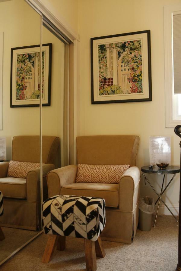 Lakeview Oasis Bed And Breakfast West Kelowna Esterno foto